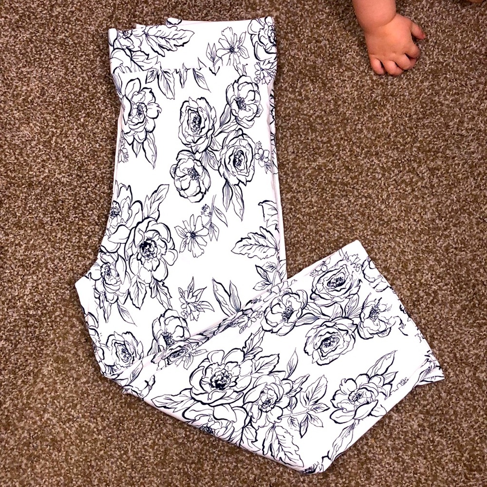 NWT Capri Length Floral Pants